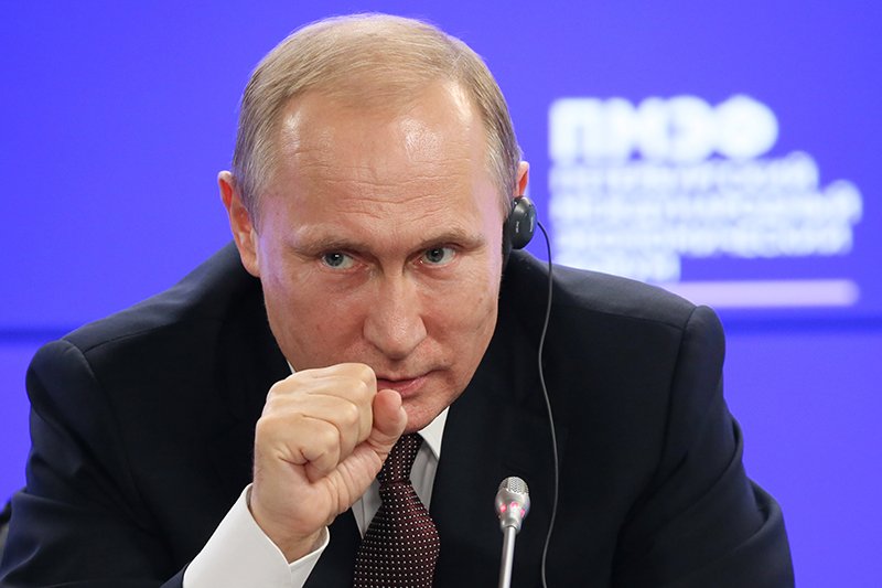 Cum oamenii ii ascultau pe Putin si Nazarbaiev la Forumul Economic - VIDEO