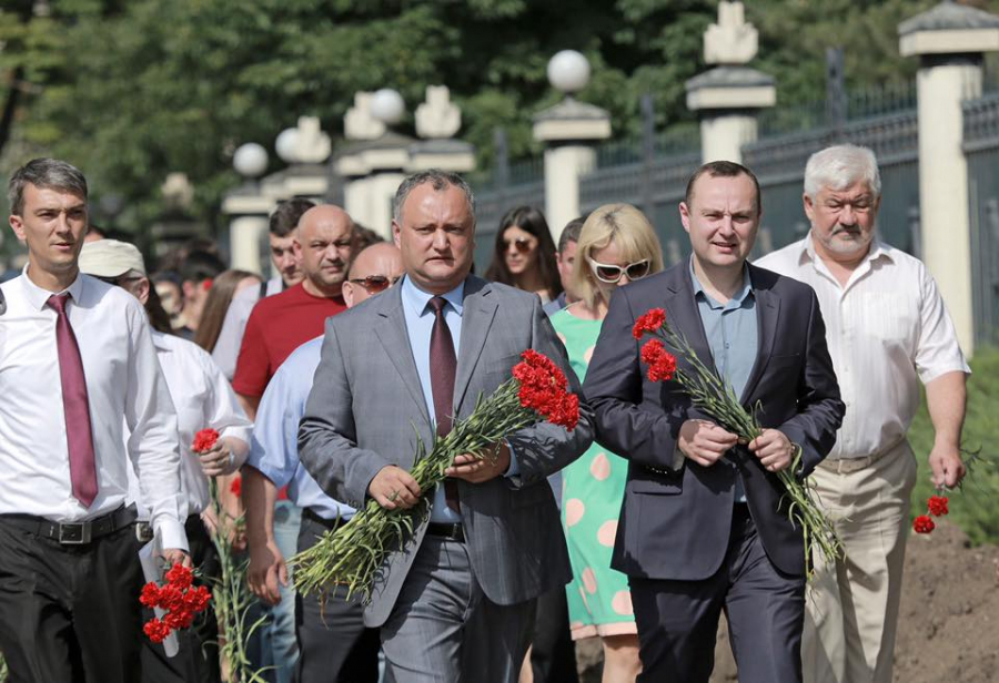 Socialistii au depus flori la Memorialul Eternitate - GALERIE FOTO