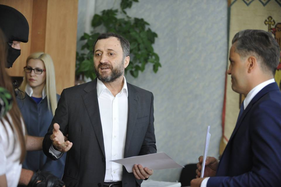 9 ANI DE INCHISOARE pentru Vlad FIlat - GALERIE FOTO