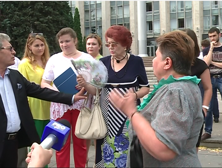 Ghimpu ii ia apararea lui Timofti? - VIDEO