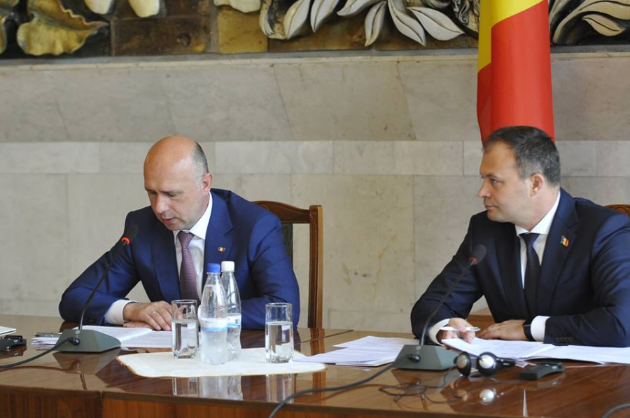 Prim-ministrul si presedintele Parlamentului cu ceasuri inteligente - GALERIE FOTO