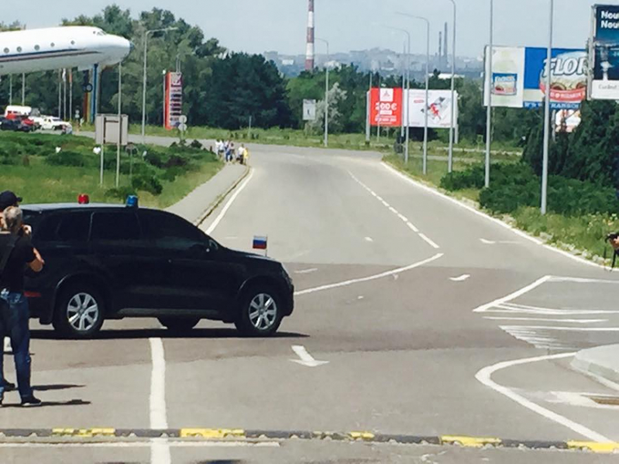Masuri sporite de securitate la Aeroport. Rogozin a ajuns la Chisinau - GALERIE FOTO