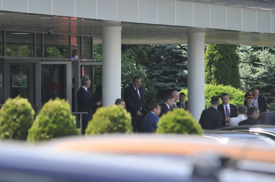 Dmitri Rogozin a ajuns la Chisinau - GALERIE FOTO