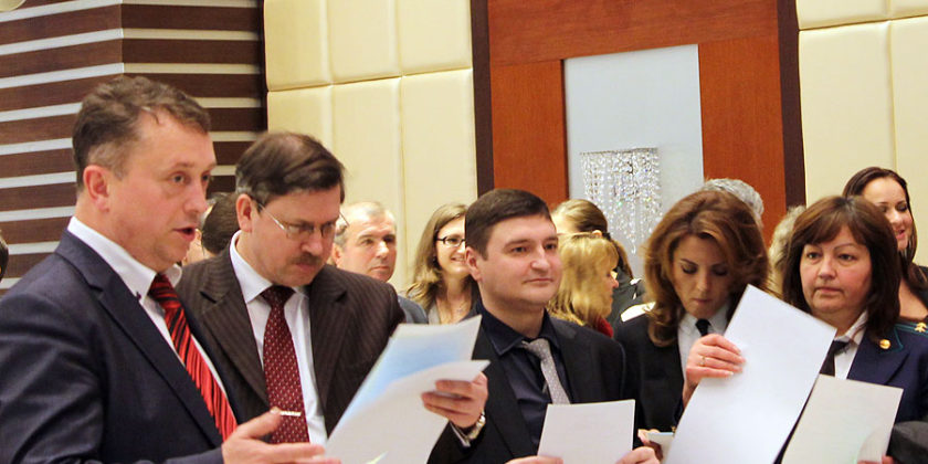 Procurori (ne)atestati. Unii, procurori pleaca beneÂ­vol din funÂ­ctie cu o indemÂ­niÂ­zaÂ­tie unica de cateva zeci de mii deÂ lei - ZDG