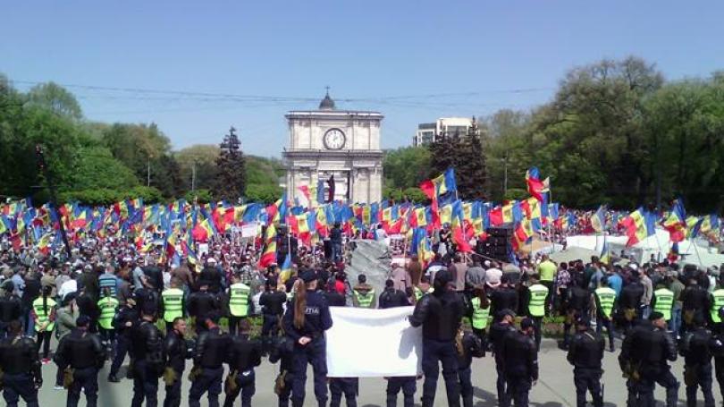 Anticoruptie.md: Guvernul scoate 7 milioane de lei din fondul de rezerva pentru premierea politistilor mobilizati la protestul de la 24 aprilie
