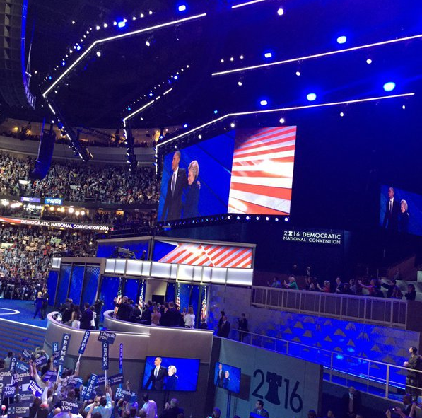 Barack Obama i-a predat stafeta emotionant candidatei oficiale a democratilor, Hillary Clinton, si l-a criticat deschis pe Donald Trump - FOTO, VIDEO