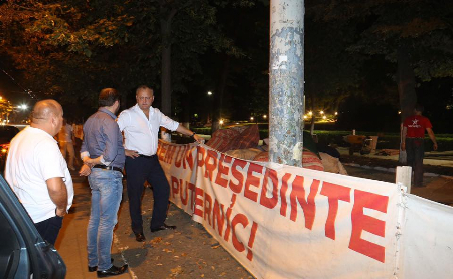 Odata cu deputatii si protestatarii au plecat in vacanta. Dodon: "Protestele vor continua" - GALERIE FOTO