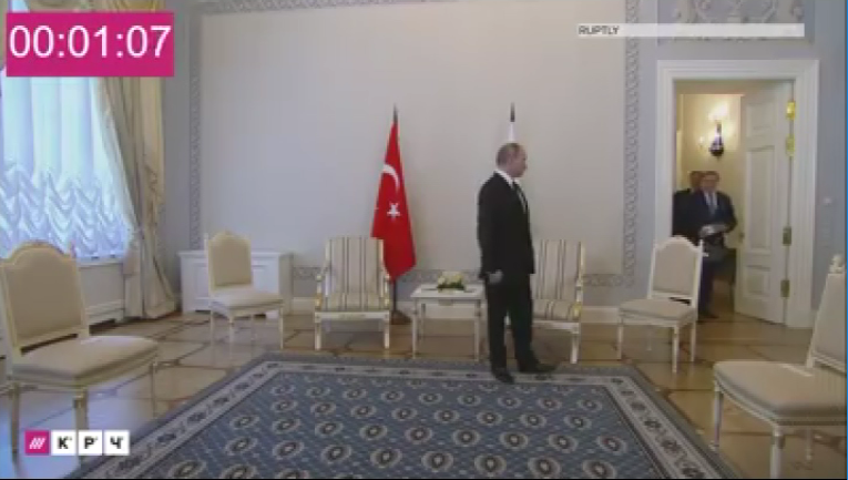 Cat timp l-a asteptat Putin pe Erdogan la Sankt-Petersburg. VIDEO