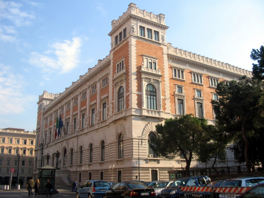 Fiecare italian va primi cadou la a 18-a aniversare, cate 500 de euro din partea Guvernului 