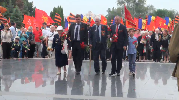 Socialistii au pornit in mars pe strazile capitalei. Dodon: "Doritori sa vina la mars au fost 10 mii de persoane, dar cred ca vor veni aproximativ 7 mii" - GALERIE FOTO