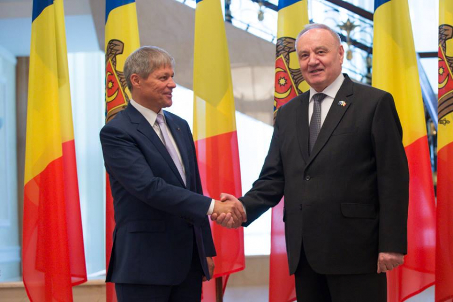 Nicolae Timofti s-a intalnit cu Dacian Ciolos. Presedintele i-a multumit premierului roman pentru sprijin - FOTO