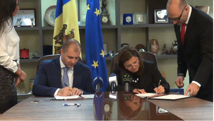 Ministrii Justitiei Republicii Moldova si Romaniei au semnat un acord de colaborare. Raluca Alexandra Pruna: "Noi vrem ca acest plan sa fie nu doar un document, dar sa fie o cooperare reusita" - FOTO
