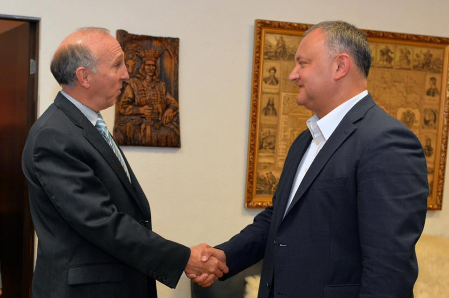 Dodon se lauda cu vizita ambasadorul SUA: "In cadrul discutiei am facut un schimb de opinii privind situatia politica din tara" FOTO