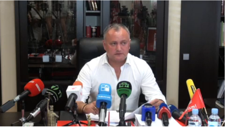 Dodon, catre Corina Fusu: "Vreau sa-i transmit doamnei ministru sa fie pe loc, azi la ora 13 parintii din mai multe licee impreuna cu deputatii nostri merg la Guvern"