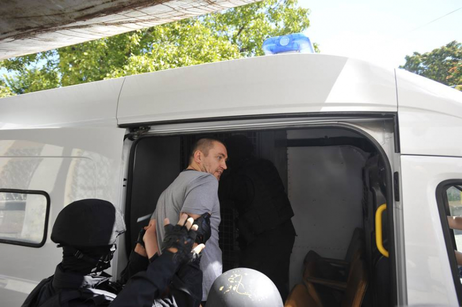 Inconjurat de mascati, Platon: "Totul este o inscenare, totul este controlat de Plahotniuc" - GALERIE FOTO