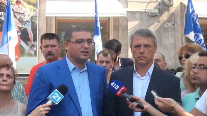 Usatii: " Plahotniuc mizeaza de fapt pe un alt candidat". Ciubasenco: "Fiecare semnatura pentru candidatul Partidului Nostru este un vot impotriva lui Plahotniuc"