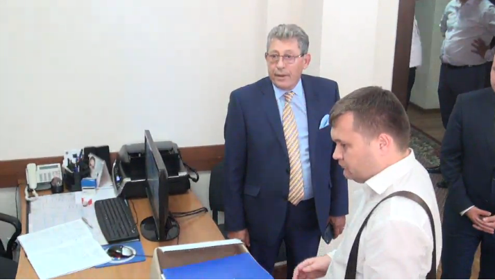 27 de mii de semnaturi colectate pentru inregistrarea lui Mihai Ghimpu in cursa electorala. Mihai Ghimpu: "Noi am colectat in doua zile"