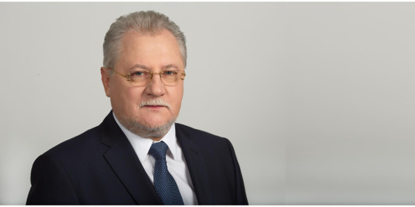 ZDG - Averea presedintelui Curtii de Conturi. VeaÂ­ceÂ­slav Untila locuÂ­ieste intr-un imoÂ­bil de lux, pe care nu l-a indiÂ­cat declarat - FOTO