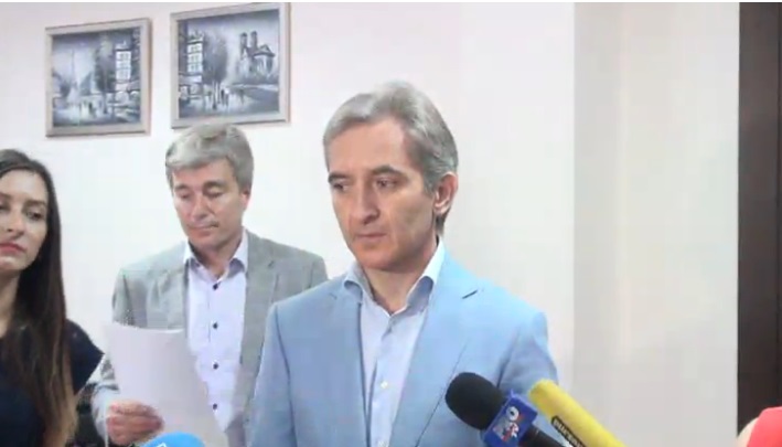Leanca cere CEC-ului sa-i oblige pe socialisti sa-si retraga pliantele: "Nu pot permite unor politicieni ca Dodon sa faca astfel de adresari tarilor membri ai UE"
