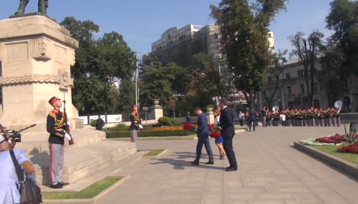 Andrian Candu si oficialii europeni au pus flori la monumentul lui Stefan cel Mare - FOTO