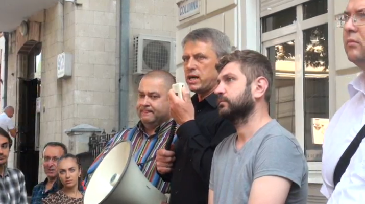 "Partidul Nostru" a organizat protest in fata ANRE impotriva majorarii tarifelor la caldura si energia electrica - FOTO