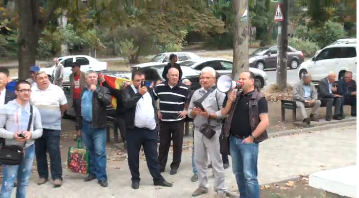 Sustinatorii Platformei DA protesteaza in fata Curtii de Apel: "Nu vrem Lupu presedinte, el de la inceput ne minte" - GALERIE FOTO