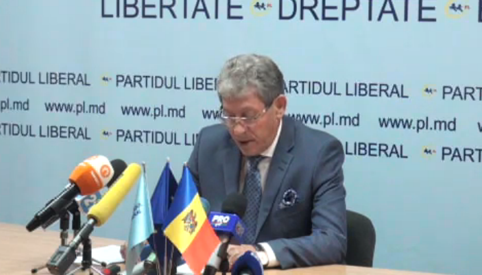 Mihai Ghimpu ii cere premierului roman rezolvarea problemei moldovenilor care s-au pomenit ca nu mai sunt cetateni romani: "Va rog, sa propuneti guvernului o ordonanta de urgenta"