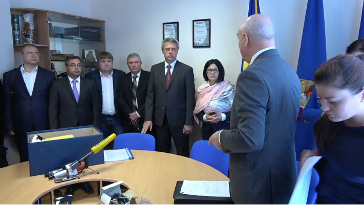 Candidatul partidului lui Renato Usatii a depus, la CEC, semnaturile pentru inregistrarea la prezidentiale. Ciubasenco: "Am cheltuit 460.000 de lei pentru colectarea semnaturilor"