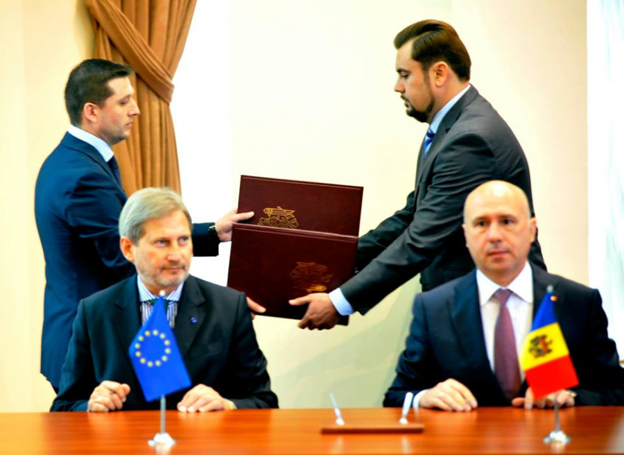 Premierul Filip si Comisarul european Johannes Hahn au semnat contractul privind acordarea unui grant de 15 milioane de euro  Republicii Moldova - GALERIE FOTO