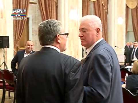 Liderul PCRM Vladimir Voronin a depus o contestatie la CEC: cere excluderea candidatului PL Mihai Ghimpu din cursa electorala \\ DOC