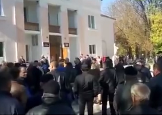 Se intampla din nou. Marian Lupu, candidatul PD la prezidentiale a fost huiduit si la Drochia: "Hotul, hotul, miliardul inapoi"- VIDEO