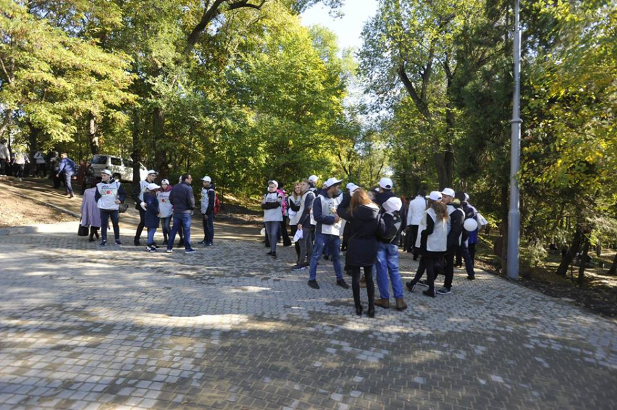 GALERIE FOTO. Candidatul lui Sor, Inna Popenco, in plina campanie electorala chiar in timpul lansarii Scarii Cascadelor