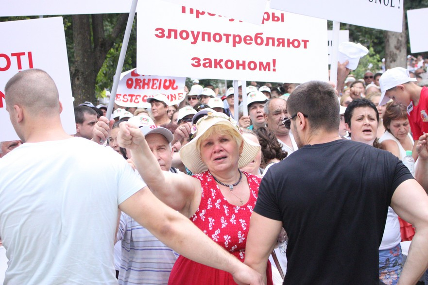 Ilan Sor si-a indemnat ieri sustinatorii sa nu iasa la protest. Azi, la Judecatoria Buiucani, acestia sunt lipsa
