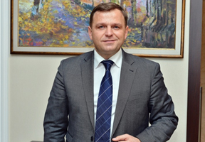 Andrei Nastase s-a retras astazi din cursa prezidentiala. Intre timp, candidatul partidului lui Ilan Sor, Inna Popenco ar putea fi exclusa de la alegeri
