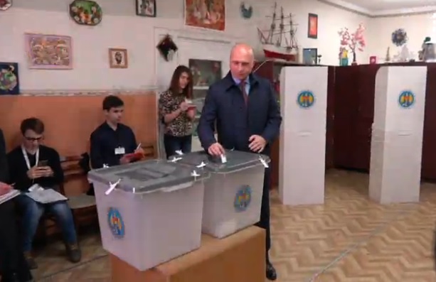 Premierul Pavel Filip si-a ales presedintele: "Imi doresc foarte mult ca noul presedinte sa traga in aceeasi directie ca si guvernul" - FOTO