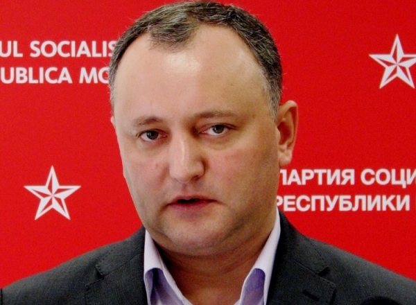 Masa mare la sediul Partidului Socialistilor. Dodon sarbatoreste alaturi de colegi si sotie - FOTO