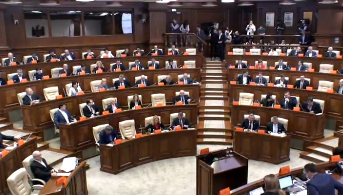 LIVE VIDEO. Politica fiscala, modificarea Constitutiei si audieri in cazul furtului miliardului, astazi pe ordinea de zi a Parlamentului. Presedintele ales, prezent la sedinta