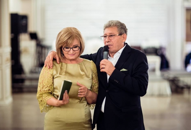 Dina Ghimpu, sotia liderului PL, si-a lansat propria carte. Detalii de la eveniment - VIDEO