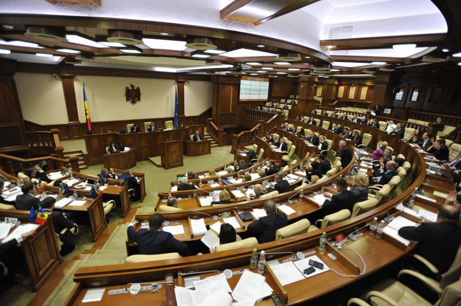 Zi lunga astazi la Parlament. Urmeaza sa aiba loc audieri in cazul produselor alterate care ajungeau pe masa la gradinitele si scolile din capitala - GALERIE FOTO