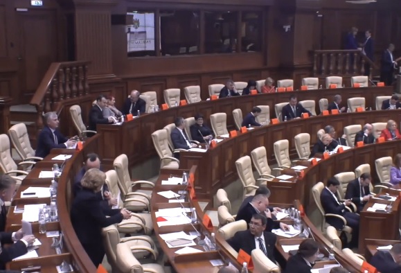 LIVE VIDEO. Parlamentul urmeaza sa decida astazi asupra ratificarii acordului privind deschiderea unui oficiu de legatura NATO la Chisinau. Va fi examinat si proiectul bugetului de stat, dar si reforma pensiilor