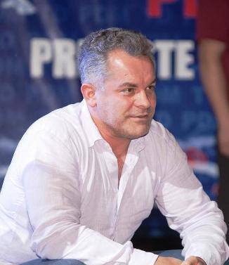 Democratul Vlad Plahotniuc a felicitat PSD-ul penstru scorul pe care la obtinut la alegerile parlamentare din Romania. Mesajul postat pe facebook