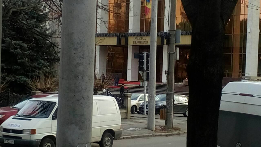 Se asterne covorul rosu la Palatul Republicii. Pregatiri pentru ceremonia de investire a presedintelui ales, Igor Dodon - FOTO 