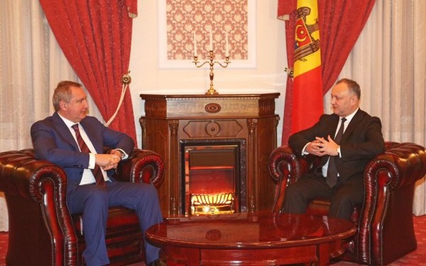 Presedintele Dodon s-a intalnit cu Rogozin la Moscova: "Am finalizat pregatirile, totul va fi bine". Cum au pozat cei doi - FOTO