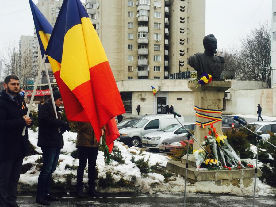 De Ziua Unirii, deputatii Partidului Liberal depun flori la Bustul Domnitorului Alexandru Ioan Cuza - GALERIE FOTO 