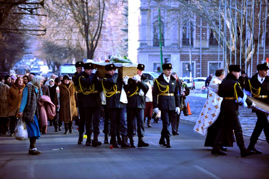 Oficiali de la Chisinau si fosti presedinti de tara au venit sa-si ia ramas bun de la fostul ministru al Culturii, Ion Ungureanu - GALERIE FOTO