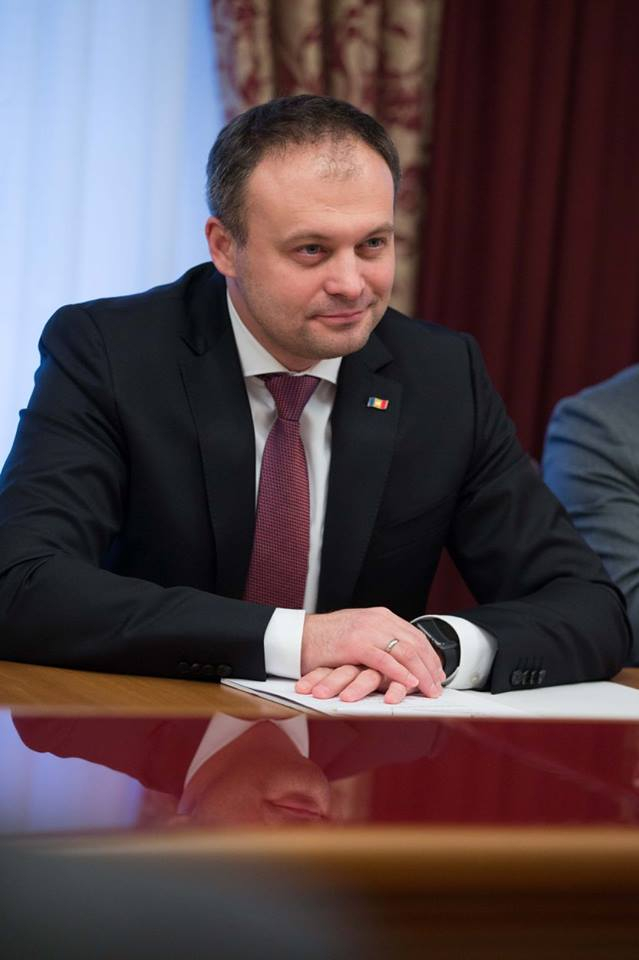 Andrian Candu ii raspunde liderului PAS: "Sa inteleg ca doamna Maia Sandu prefera salariul in plic? A dorit sa fie prim Ministru, apoi presedinte, se asteapta de la ea sa fie mai informata"