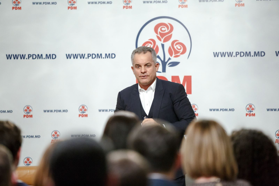 Vlad Plahotniuc la discutii cu tineretul democrat: "Le-am spus ca printre ei se afla la sigur viitori deputati, primari, ministri" - FOTO 