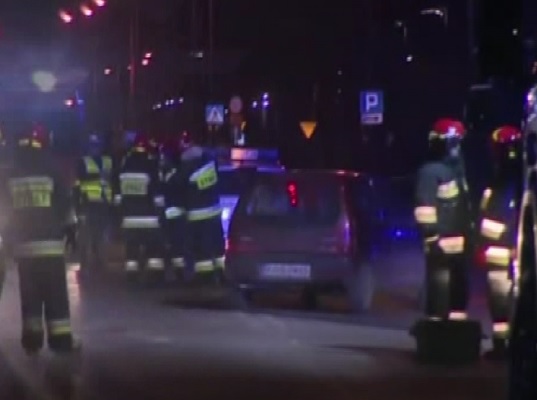 Premierul polonez, transportat cu elicopterul la spital dupa ce a intrat cu masina intr-un copac - VIDEO