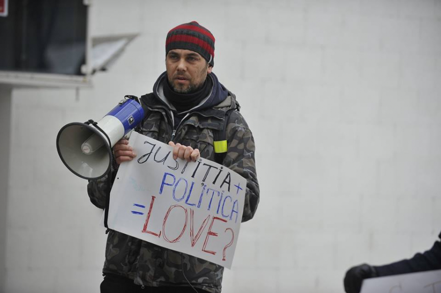 Protest in fata Ministerului de Justitiei: "Vrem acces la informatie in Judecatorii.