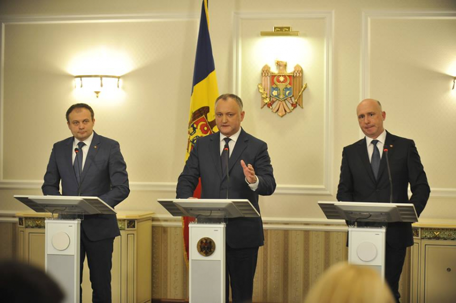 Pentru prima data, Igor Dodon, Candu si Pavel Filip s-au intalnit la Resedinta de Stat pentru discutii - GALERIE FOTO 
